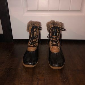 Women’s snow boots